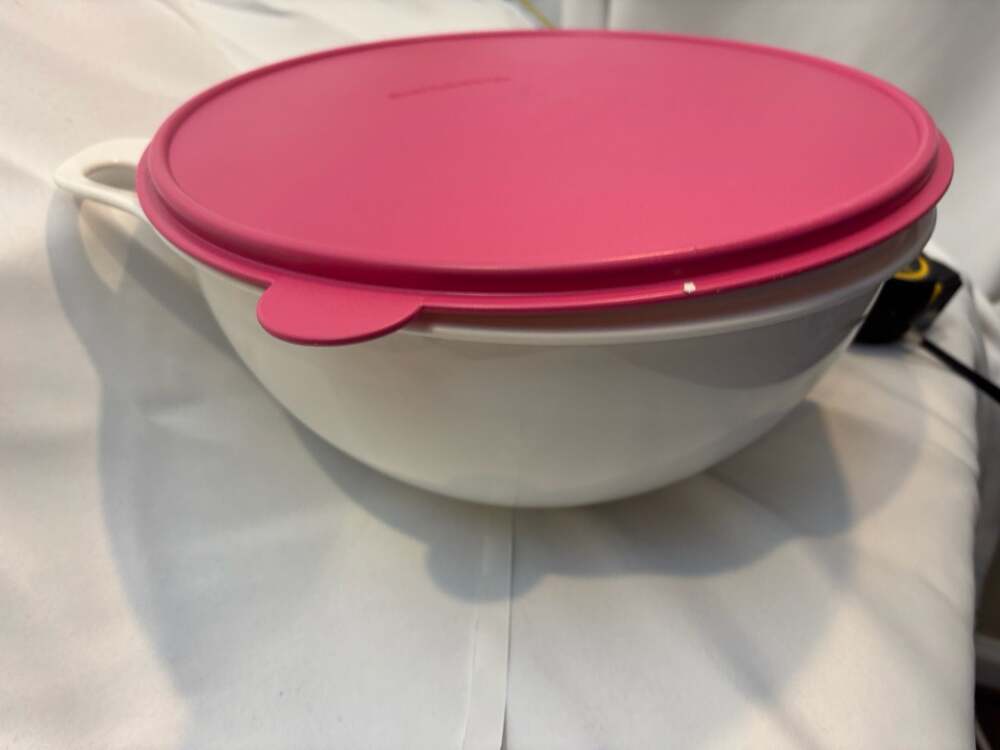 Tupperware Nesting Mixing Bowl Set with Lids, 4-Piece Multi-Color - Picture 3 of 12